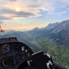 Flugwegposition um 16:49:48: Aufgenommen in der Nähe von Gemeinde Ramsau am Dachstein, 8972, Österreich in 1759 Meter